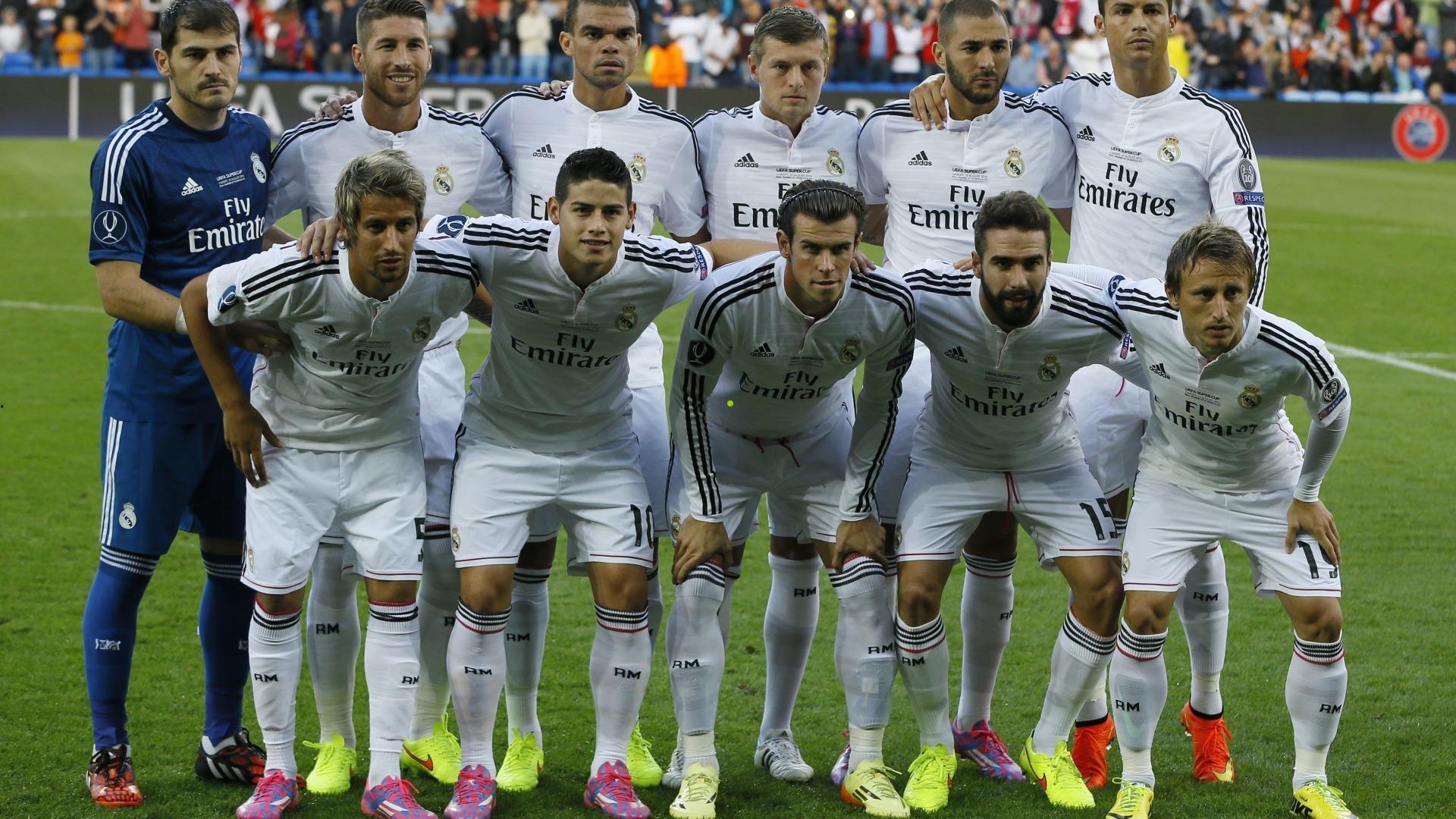 【彩票】库蒂尼奥家庭温情洋溢，幼子生日宴上全家身着其职业生涯各队球衣致敬足球旅程